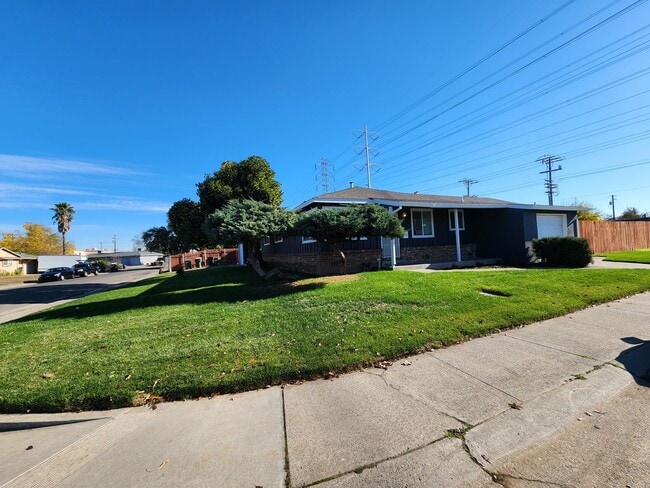 Photo - 6431 Wire Dr