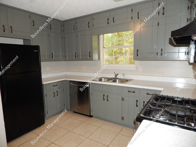 Photo - 7153 Woodland Cir