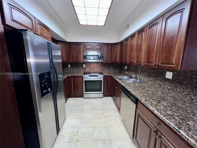 Photo - 3600 Mystic Pointe Dr Unidad 310 Rental