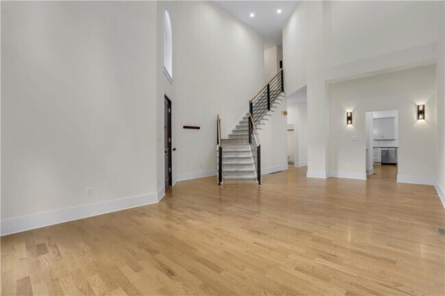 Photo - 3228 Silver Lake Dr NE