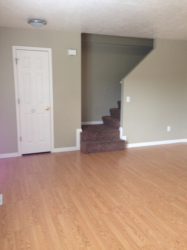 Photo - Gorgeous 3 Bed 2 Bath Townhome in Murray is a must see!!