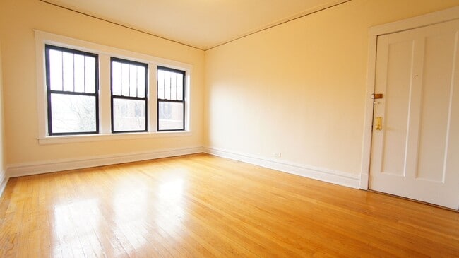 Building Photo - 2530 N Kedzie Blvd Rental