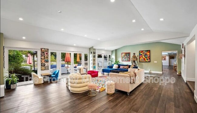 Photo - 820 Foothill Ln