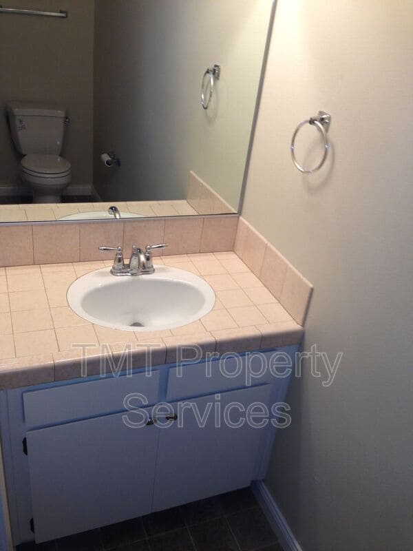 Photo - 881 Peach St