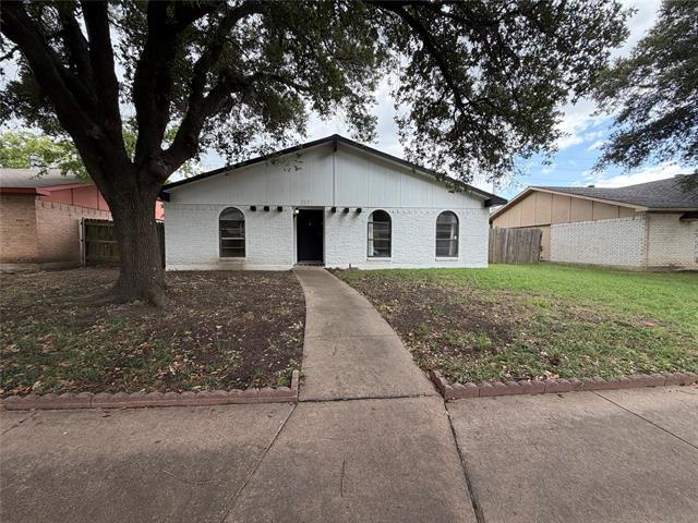 Building Photo - 2821 Teakwood Dr