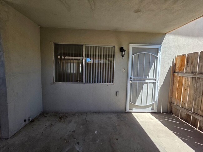 Building Photo - 1096p-092.1-RB-4124 Parker Ave. Unit C Rental