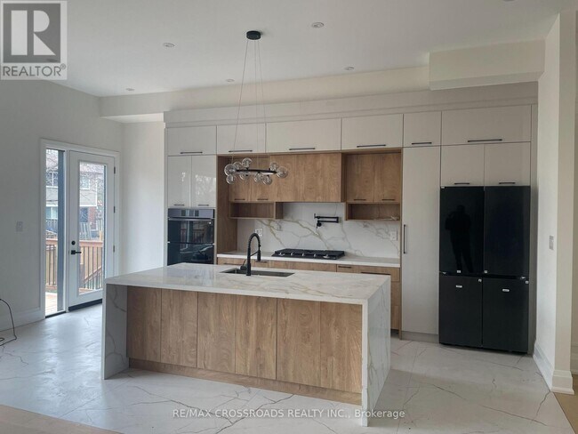 Photo - 790B Midland Ave