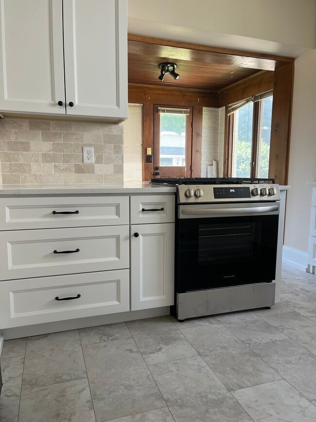 Nueva gama de armarios - 3547 Edwards Rd Unidad Apartment #1