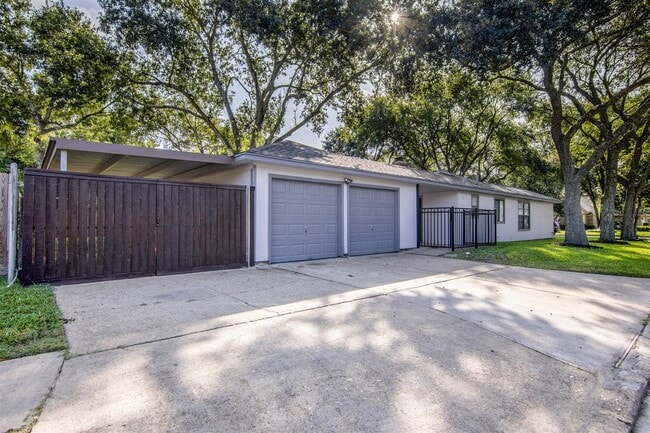 Photo - 2716 Pinecone Ln