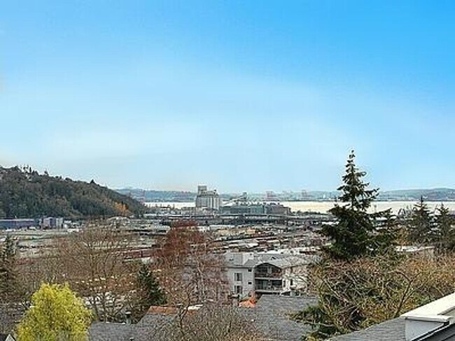 Photo - Luo Zhong Triplex Unit 2652