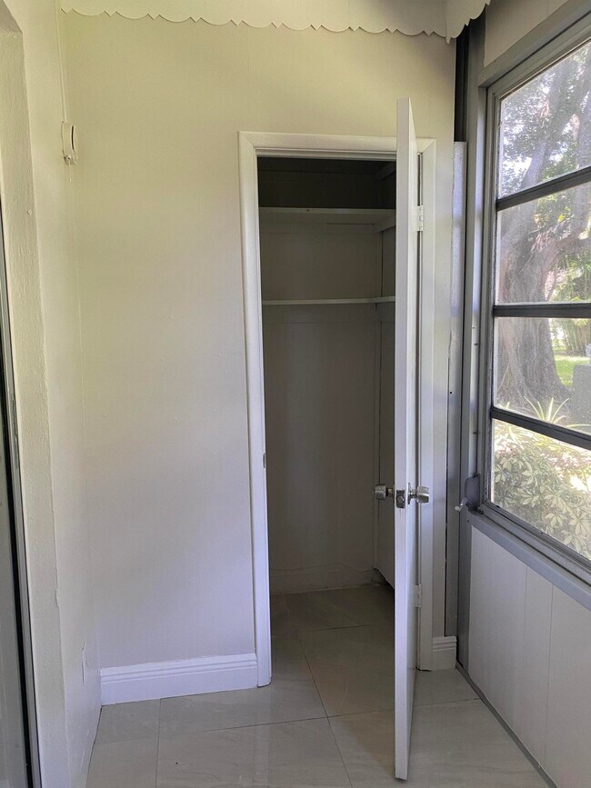 7 Kingswood E Condo Condo for Rent in West Palm Beach, FL