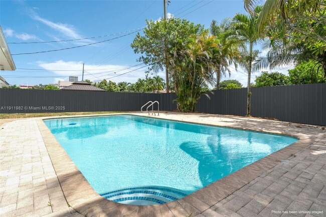 Photo - 3920 Hayes St