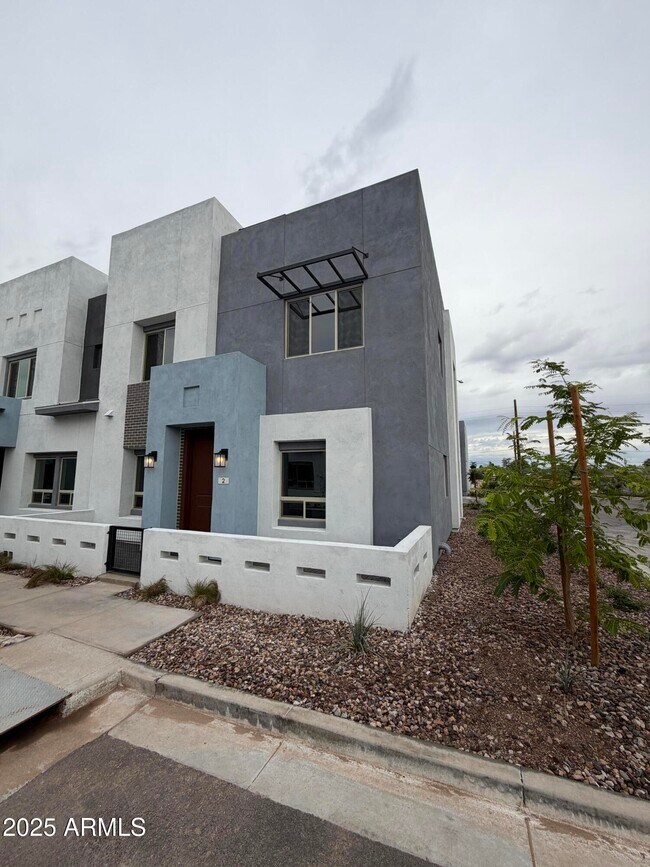 Photo - 733 E Commonwealth Ave