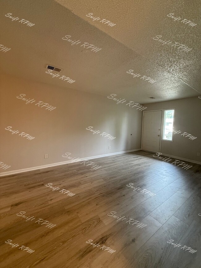 Photo - 107 W Nichols St