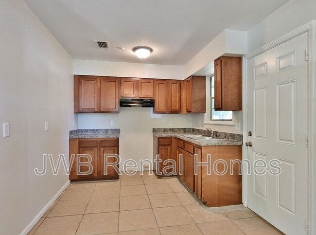 Photo - 3152 Thomas St