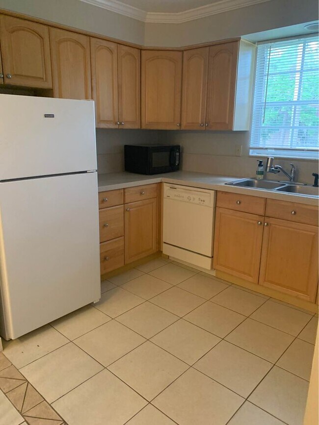 Photo - 5201 ATLANTIC Blvd Unidad 148