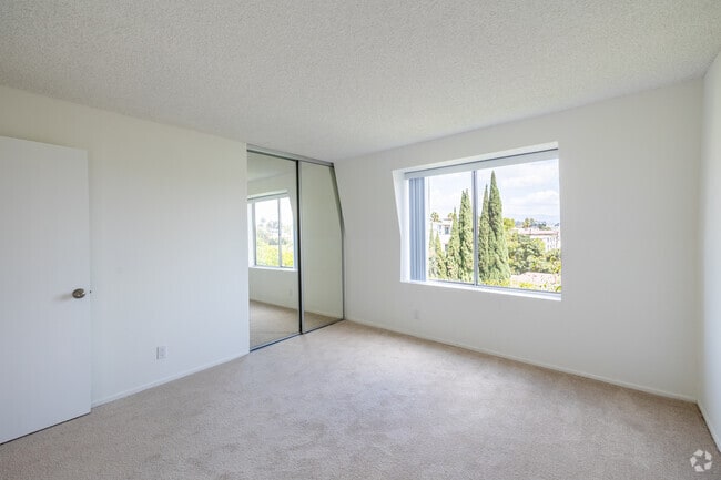 2BR, 2BA - 1,000SF - Bedroom