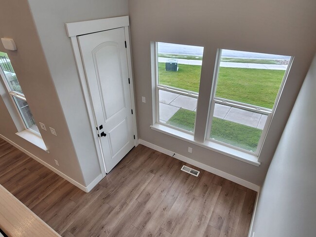 Photo - Newer 3 Bd 2.5 Ba Townhome in Herriman