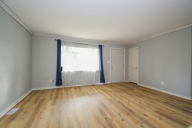 Photo - 1107 Hilltop Blvd