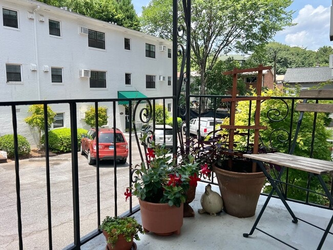 Photo - Renovated 1BR * Piedmont Park! ~ Steal of a Deal! Unit 286-01