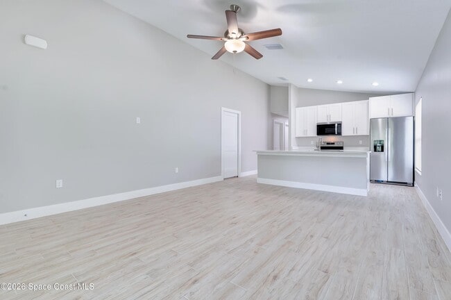 Photo - 857 Dunbar St