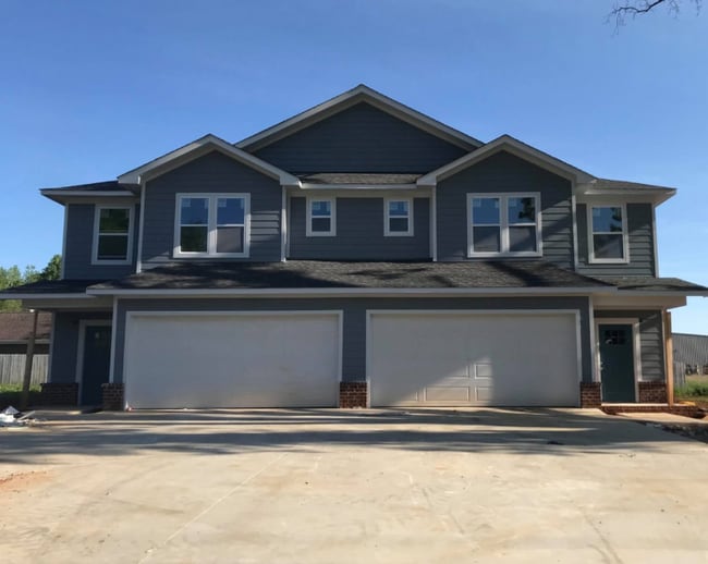 Building Photo - 1555 Jordan Rd Rental