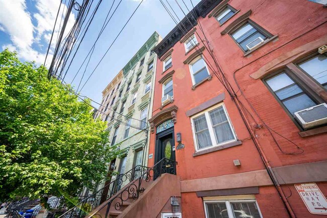 Building Photo - 1009 Park Ave Unit 2