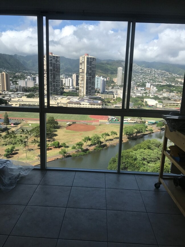 Building Photo - 2211 Ala Wai Blvd