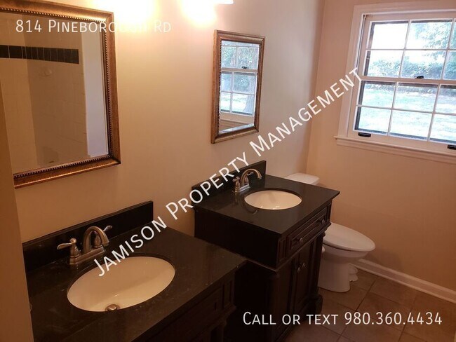 Photo - 814 Pineborough Rd