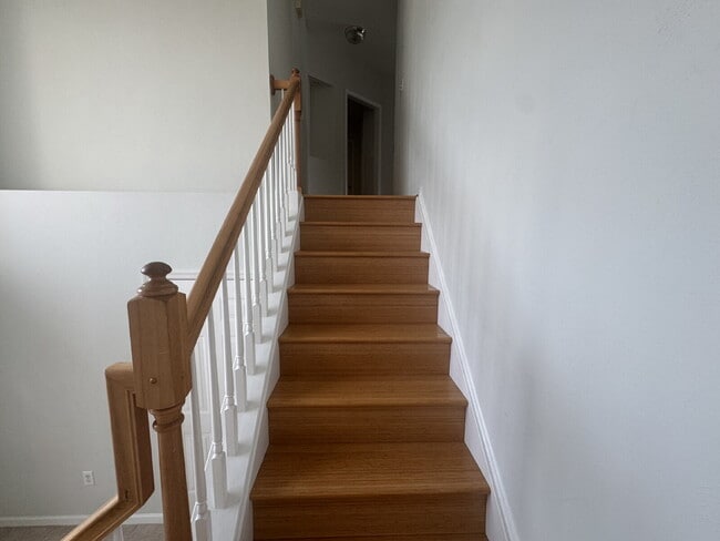 Photo - BAY POINT CONDOMINIUMS / Norfolk