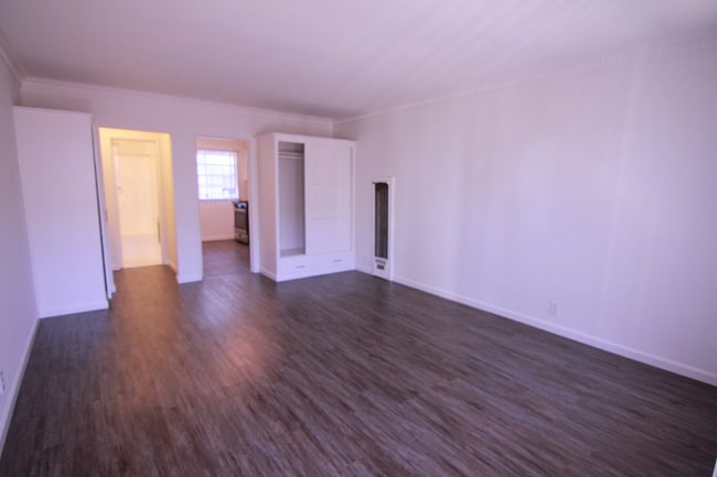 Building Photo - 1249 N Edgemont St Unit 4