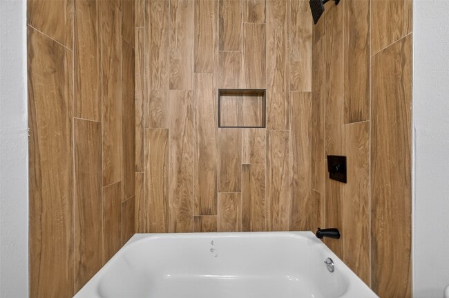 Photo - 627 Edgebrook Dr