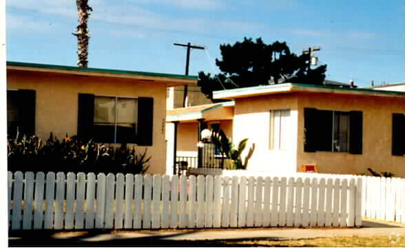 Photo - 5021-5025 Narragansett Ave