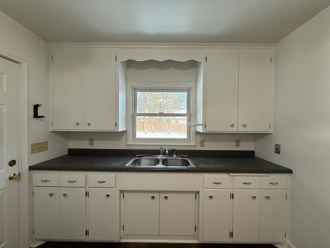 Photo - 1954-1956 Hazelwood St Unit 1954