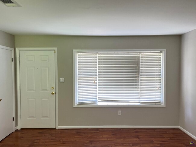 Photo - 104 Merlin St