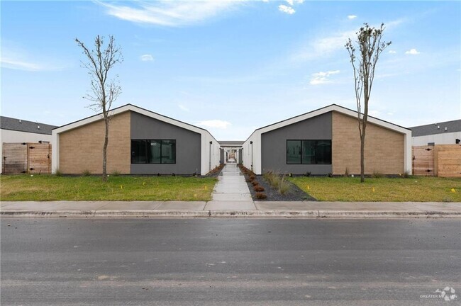 Building Photo - 1304 E Iris Ave Unit 1 Rental