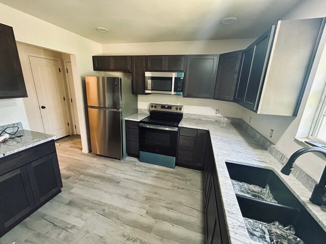 Building Photo - 63173 E 291 Rd