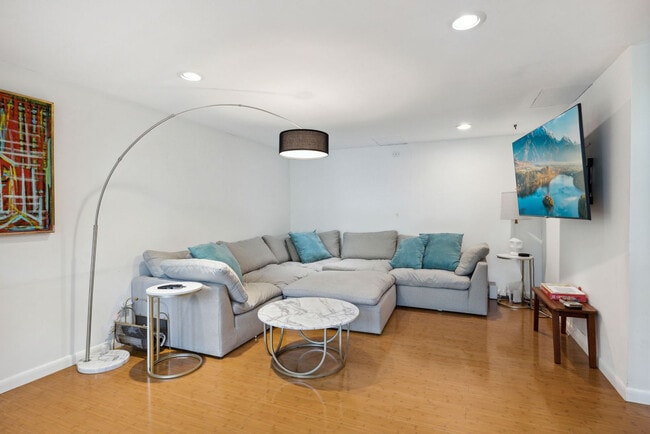 Building Photo - 201 Land Oak Rd Unit ID1247071P Rental