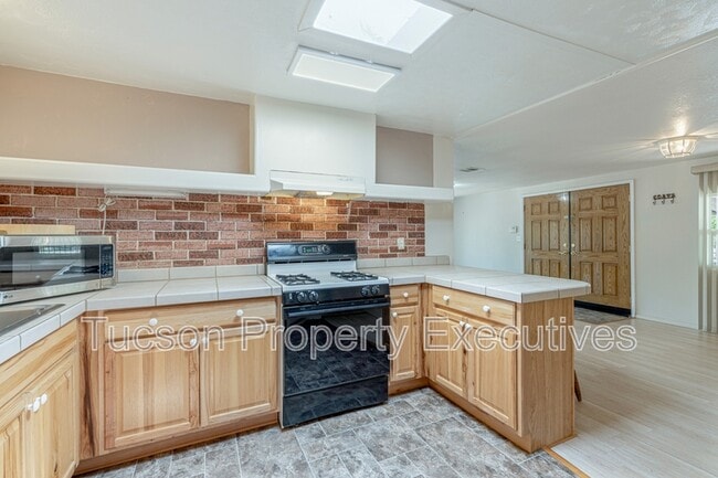 16301 N Ave Del Canada