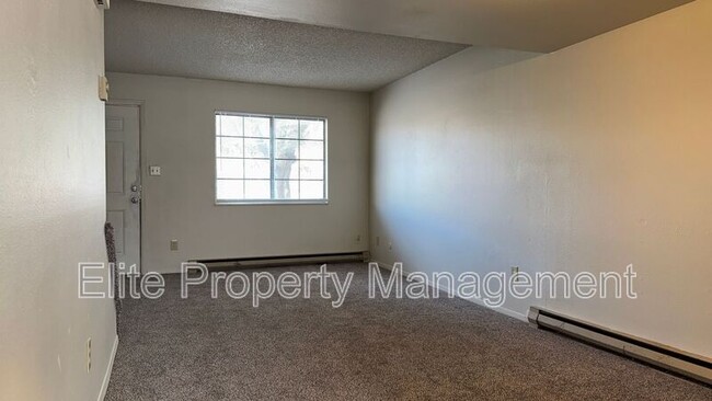 Photo - 25 Royal Crest Dr