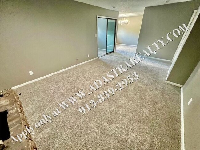 Photo - Updated 3 Bedroom 1 Bathroom Apartment in ...