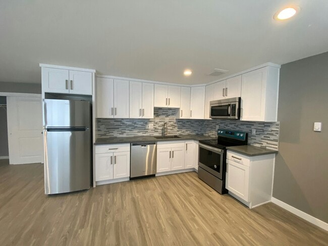 Building Photo - 7132 47th Ave SW Unit 4