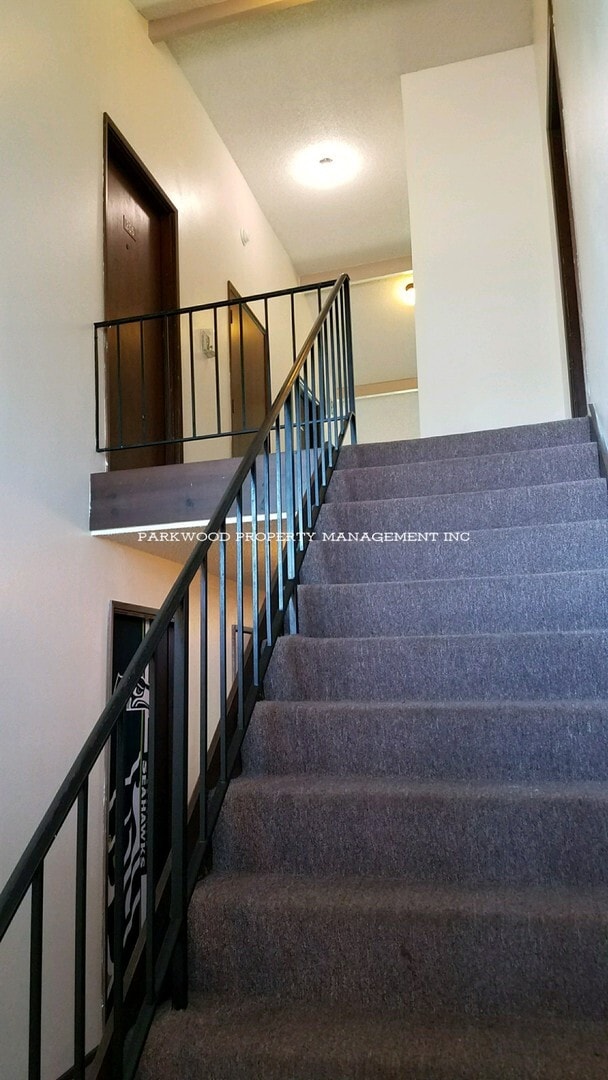 Photo - 2 Bedroom, North Tacoma, $1595 + $100 w/s/g = $1695.00, upper floor apartment