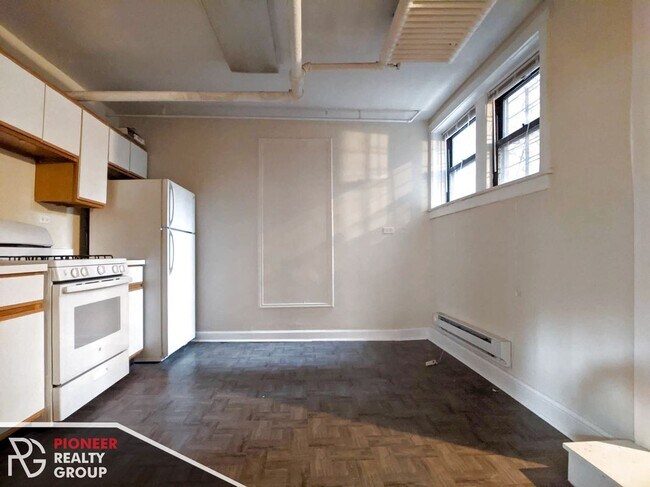 Photo - 2241 N Bissell St Unit G