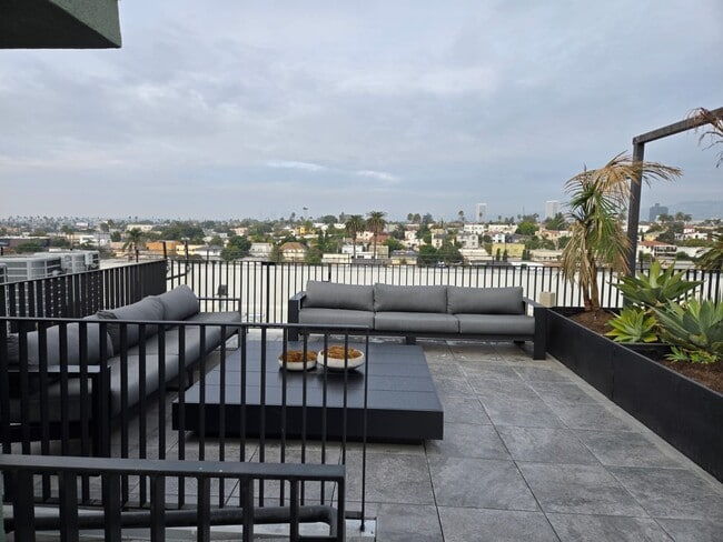 Photo - 4506 Dockweiler St Unidad 304