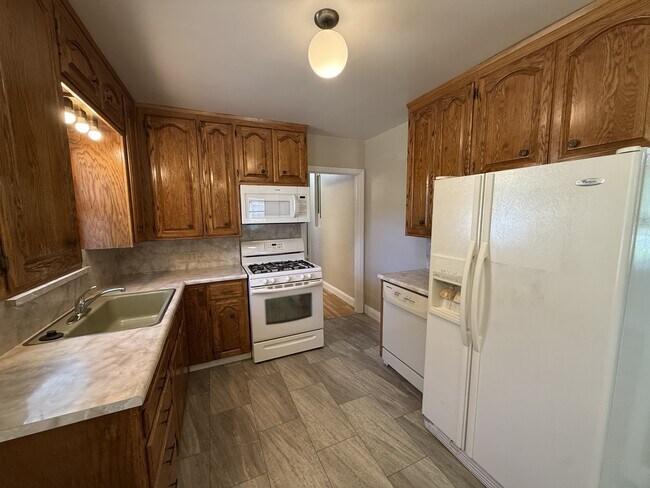 Photo - 1316 Arbutus Ave
