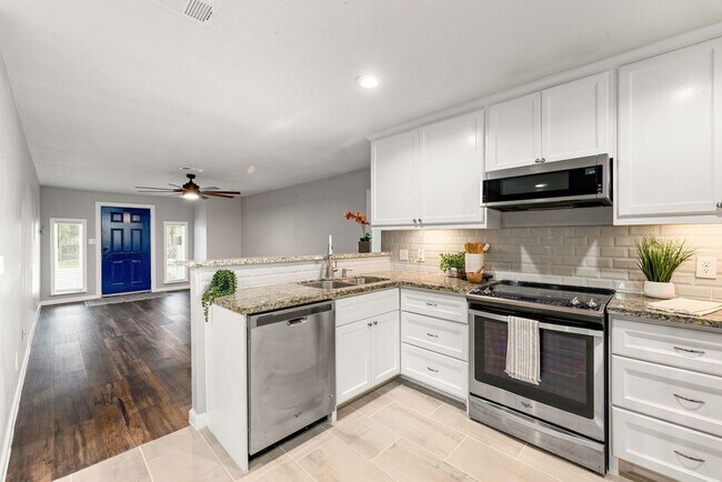Photo - 7630 Lady St