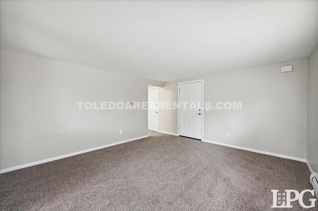 Photo - 3424 Douglas Rd Unit 3