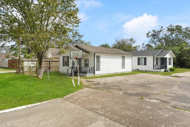 Photo - 8514 Spaulding St