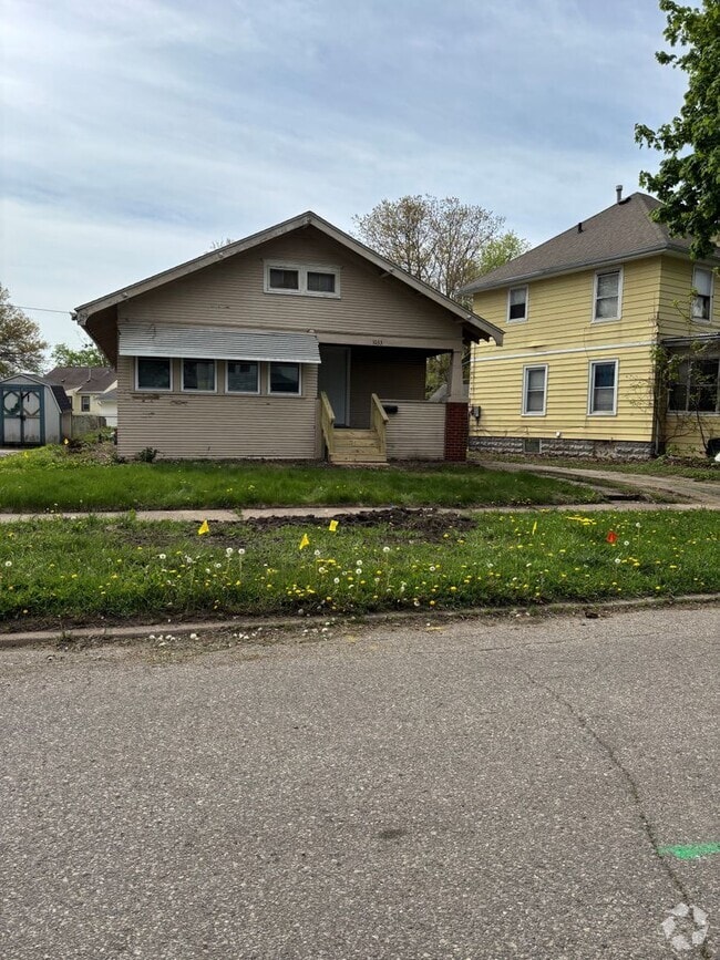 Building Photo - 2 bedroom, 1 bath house